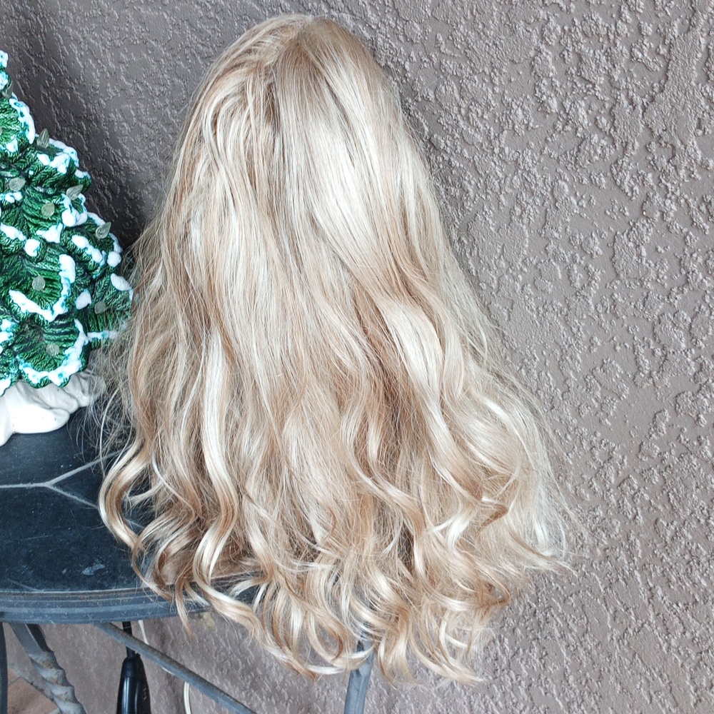 Gabor dirty blonde wavy mid length synthetic wig